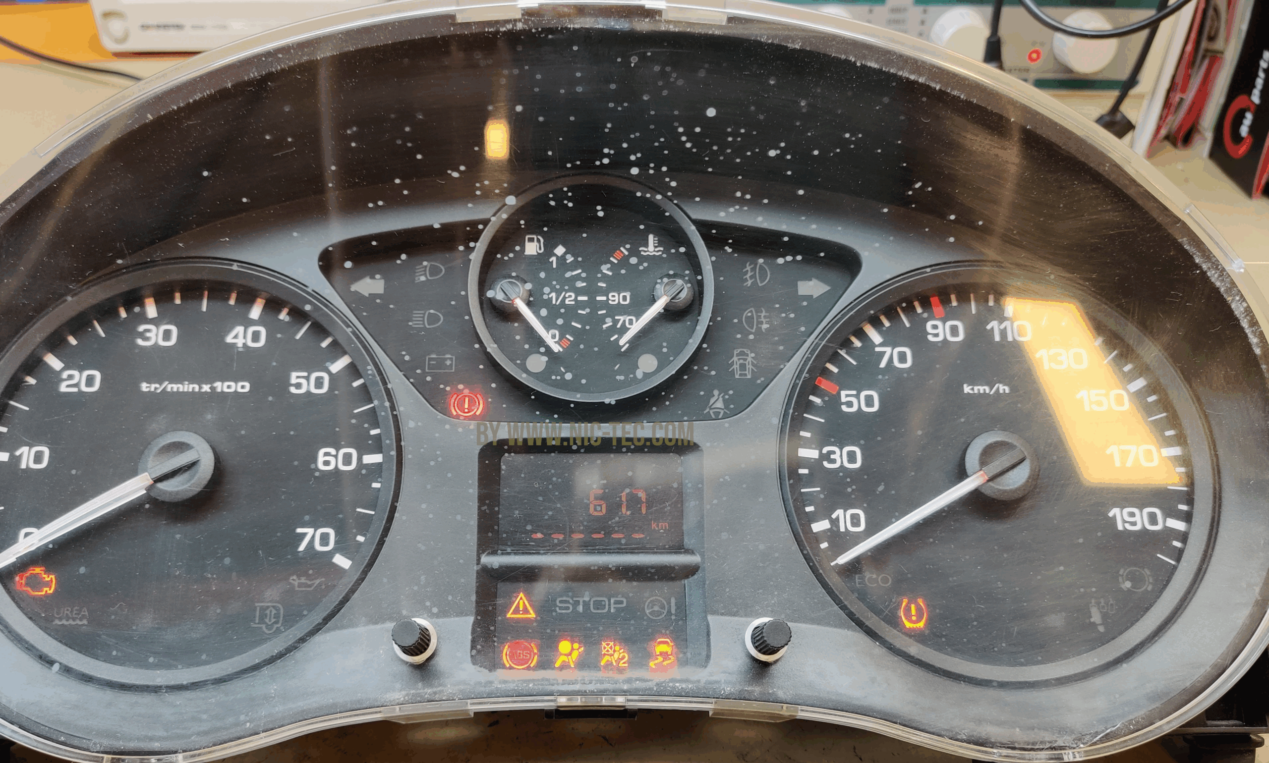 proace psa Professionel reparation af speedometer og kombiinstrument til Citroën Jumpy, Peugeot Expert, Toyota ProAce og Fiat Scudo. Vi reparerer displayfejl, visere, instrumentpaneler og elektronikfejl med garanti.